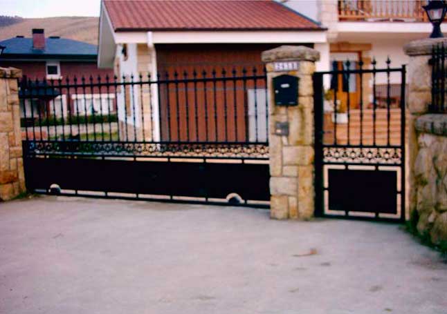 Puertas autom�ticas Vizcaya - Puertas de forja con perfil galvanizado