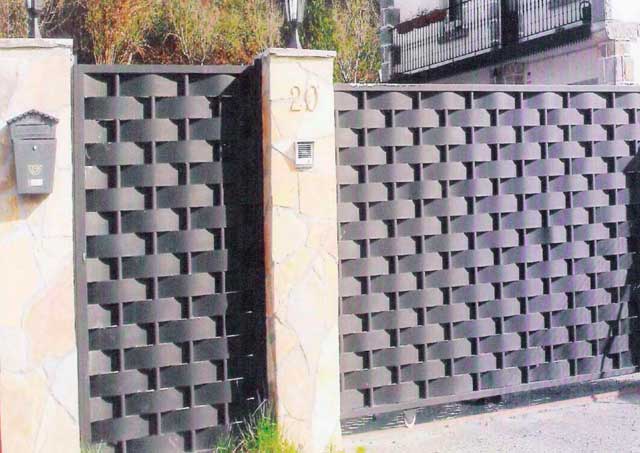 Puertas de lamas y barrotes con perfiles galvanizados